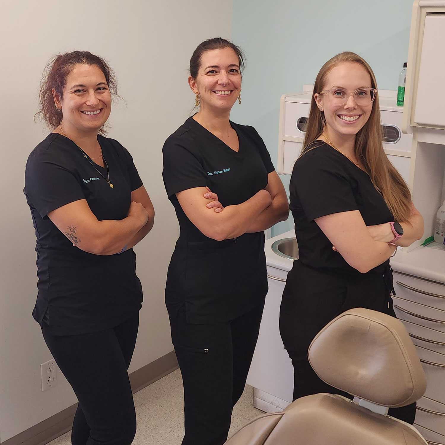 photo-2025-3-dentistes-clinique-dentaire-susan-biner photo-2025-3-dentistes-clinique-dentaire-susan-biner